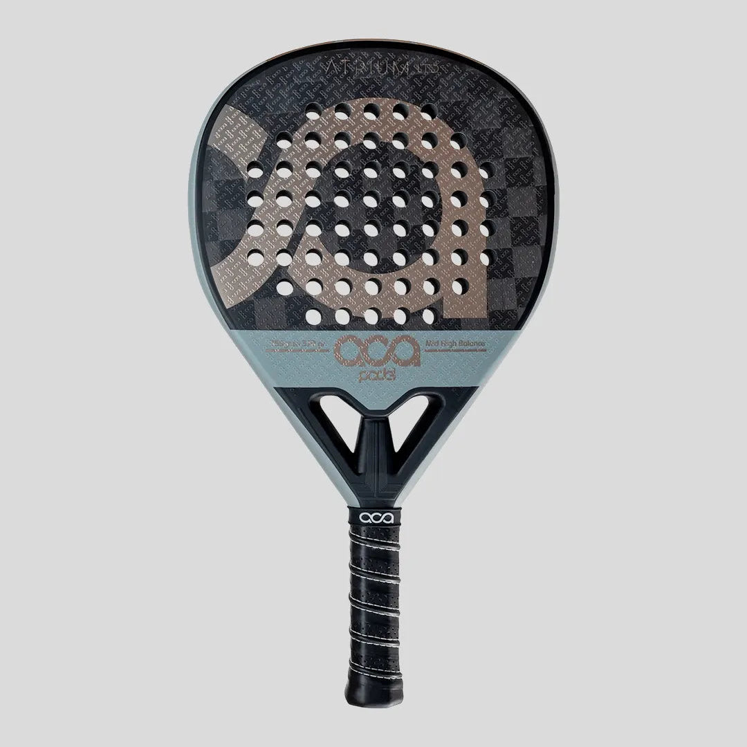 Padel with checkered pattern on a gray background